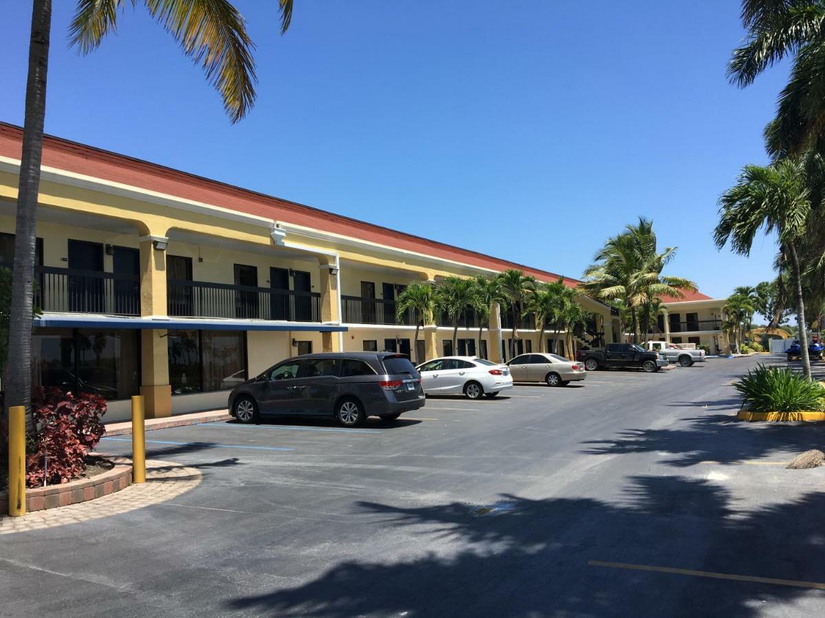 Days Inn By Wyndham פלורידה סיטי מראה חיצוני תמונה